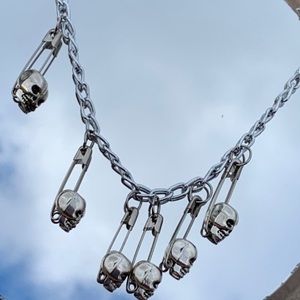 Meet your Posher, Emi